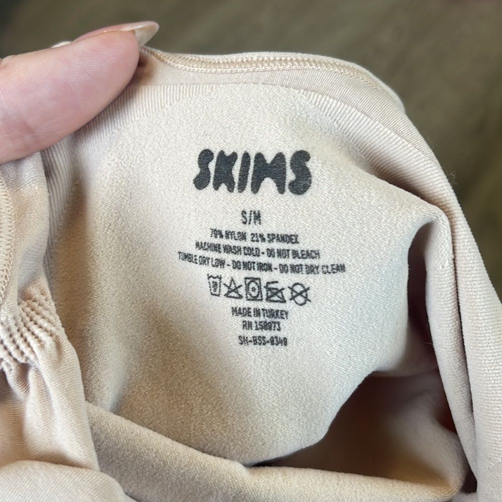 SKIMS SEAMLESS SCULPT MID THIGH BODYSUIT S/M $72 - Picture 6 of 6